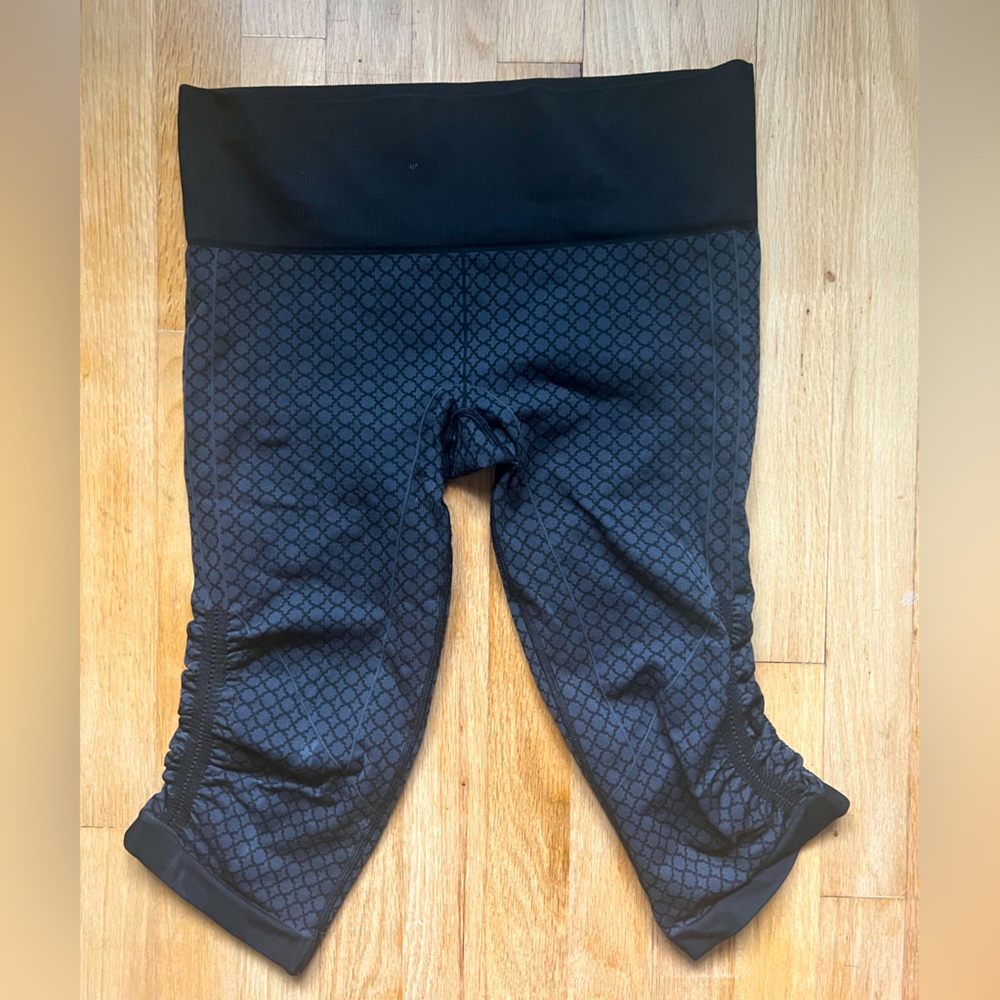 Lululemon Ebb to Street crops size 8